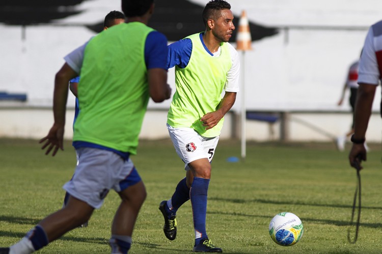 Volta de Edson Sitta ao time seria natural, mas ele prefere desconversar