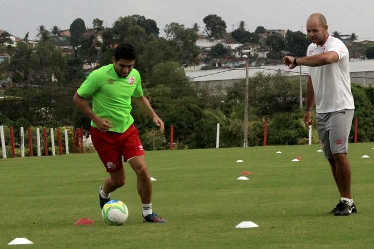 Sem jogar há um ano, Pedro Carmona revelou que se emocionou ao vestir uniforme para o clássico
