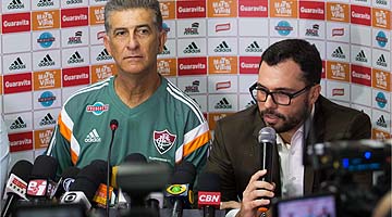 Drubscky, constrangido, pediu paciência aos torcedores quatro vezes na entrevista