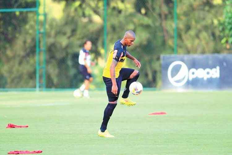 Repatriado do Rennes, da França, Emerson Conceição não se firmou: ele está escalado de novo