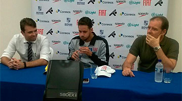 Thiago Pereira foi apresentado nesta quinta-feira