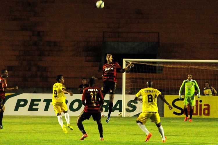 Spor fez 2 a 0 com facilidade sobre o Cene, mas permitiu o gol do adversário, que força a segunda partida