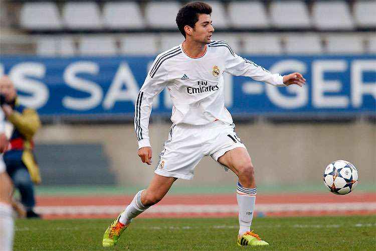 Filho mais velho de Zidane, Enzo já treinou com o time profissional do Real Madrid na época de José Mourinho