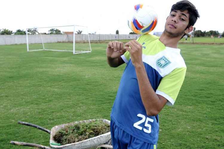 Ex-ajudante de pedreiro, Hériclis tem apenas cinco meses de carreira profissional