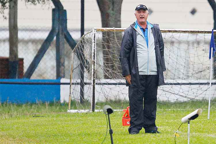 "Depois fomos perdendo mais chances porque queríamos fazer o gol mais bonito", afirmou Felipão