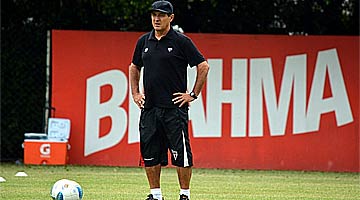 Treinador entrou em acordo com a diretoria do São Paulo e deixou o comando técnico do time