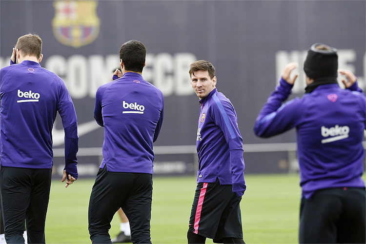 Na liderança do Campeonato Espanhol, com 71 pontos, o Barcelona de Lionel Messi encara o Almería