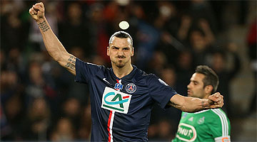 Ibrahimovic comemora um dos gols do PSG