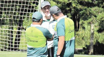 Leonardo Condé fez mistério na atividade de ontem, antes do embarque para Juiz de Fora