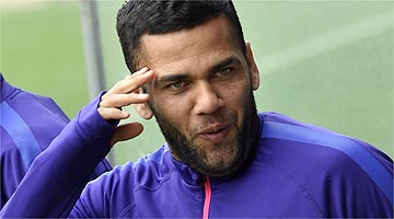 Brasileiro viu o clube catalão encerrar as negociações pela prorrogação do contrato