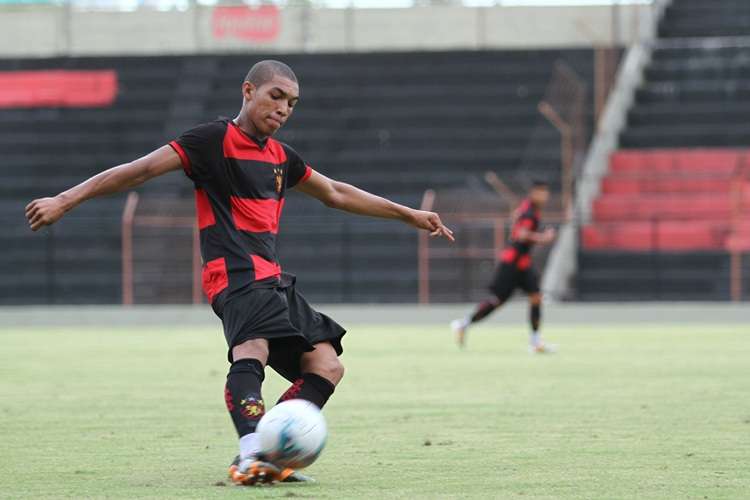 Zagueiro Adryelson, que também serve à Seleção Brasileira, é um dos destaque do sub-20 do Sport
