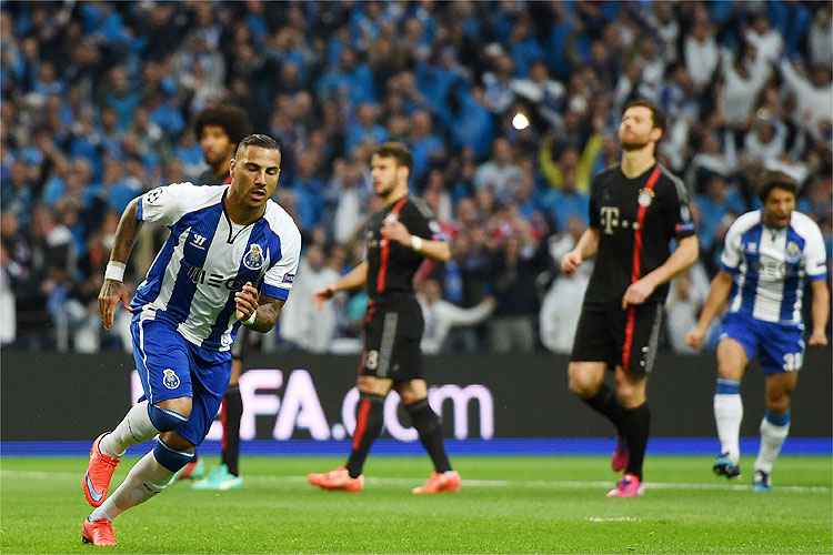 Ricardo Quaresma marcou dois dos três gols da vitória do Porto sobre o Bayern de Munique, em Portugal