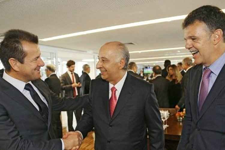 Del Nero mostrou que apoia o técnico Dunga (E) e o diretor Gilmar Rinaldi (D)