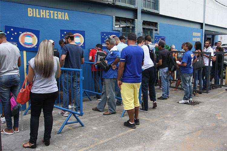 Venda de ingressos em bilheterias para o clássico entre Cruzeiro e Atlético foi iniciada nesta sexta-feira