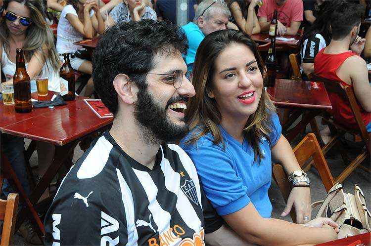 Casal Rafael Dias, de 31, atleticano, e Manuela Teixeira, de 28, cruzeirense, promoveu aposta