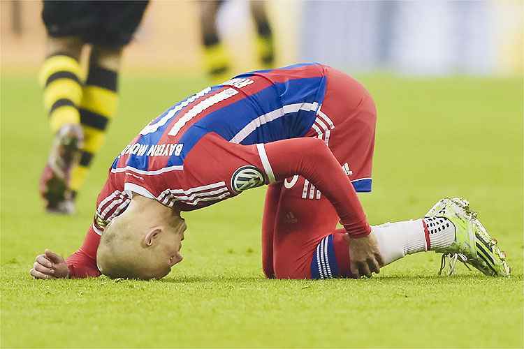 Diante do Borussia, o holandês Arjen Robben precisou ser substituído após sofrer a lesão na panturrilha