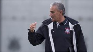 Tite diz ter reciclado emocionalmente jogadores como Elias, que perdeu pênalti decisivo