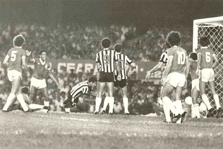 Toninho Cerezo e Mário Sérgio vivenciaram duelos eliminatórios entre Atlético e Internacional, nos anos 80