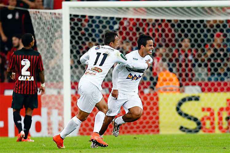 Tupi resistiu à pressão do Atlético-PR na Arena da Baixada e se classificou graças ao belo gol de Daniel Morais