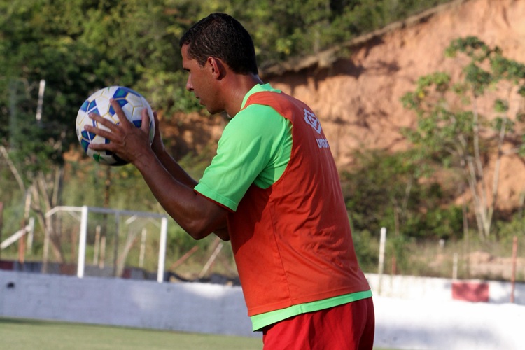 Zagueiro Fabiano Eller pede que a torcida apoie o Náutico. "Eles têm que confiar na gente"