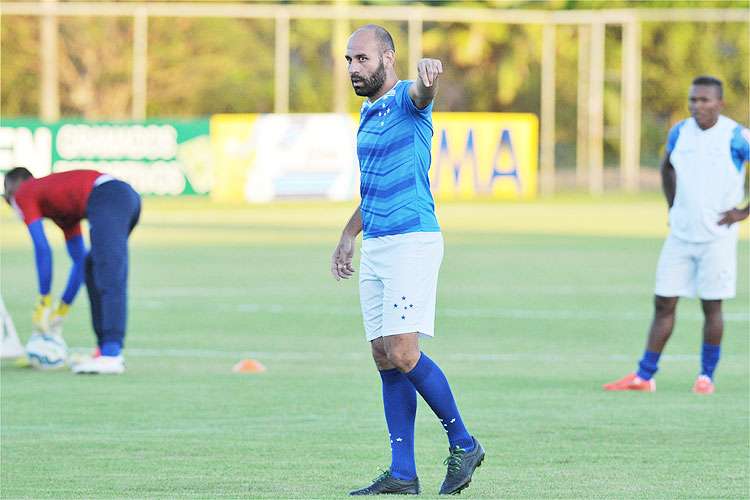 De volta à zaga: Bruno Rodrigo será uma das novidades da Raposa na estreia diante do Timão longe de casa