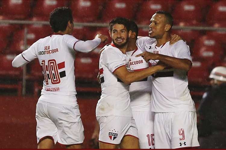São Paulo iniciou mal na primeira etapa, mas voltou melhor do intervalo e garantiu o triunfo