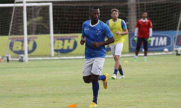 Colombiano Riascos está de saída do Cruzeiro e seu destino deve mesmo ser o Botafogo