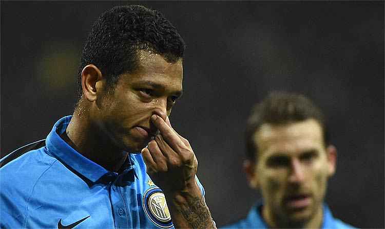 Volante Fredy Guarín deve ficar afastado dos gramados por cerca de um mês