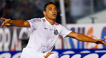 Ricardo Oliveira comemora gol da vitória santista