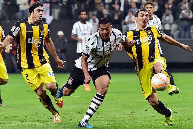 Corinthians voltou a perder para o Guaraní e se despediu nas oitavas de final da Copa Libertadores