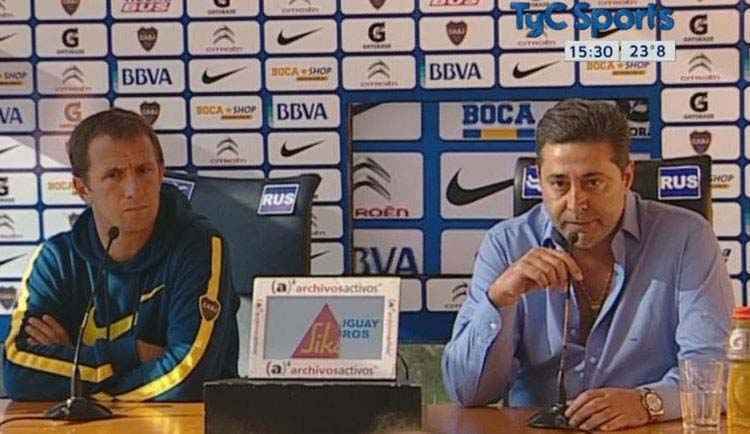 Técnico Rodolfo Arruabarrena e presidente Daniel Angelici durante entrevista coletiva, nesta sexta-feira