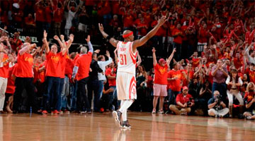 Torcida dos Rockets vibra com classificação