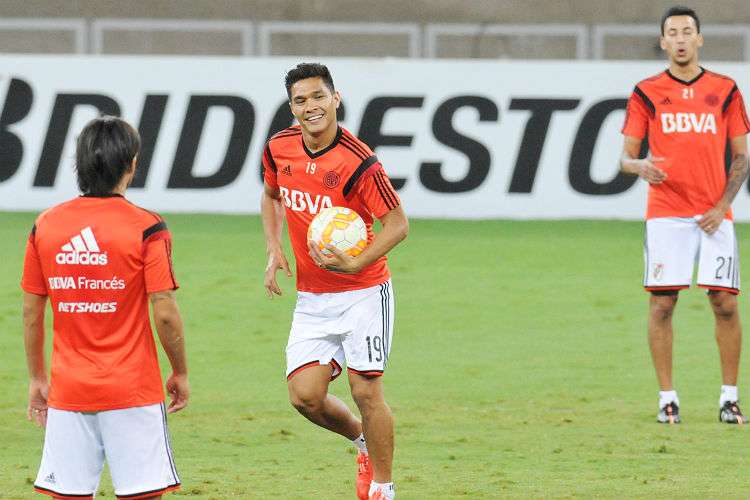 Colombiano Teófilo Gutiérrez é esperança de gols do River Plate no confronto decisivo com Cruzeiro