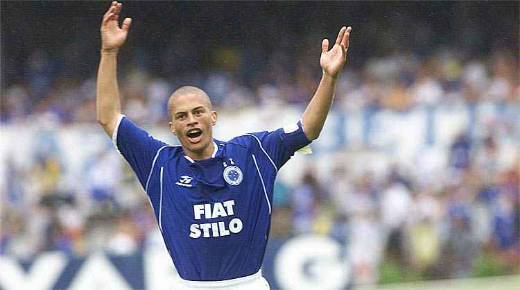Alex comandou o time que levou a Tríplice Coroa em 2003, vencendo a Copa do Brasil, Brasileiro e Mineiro