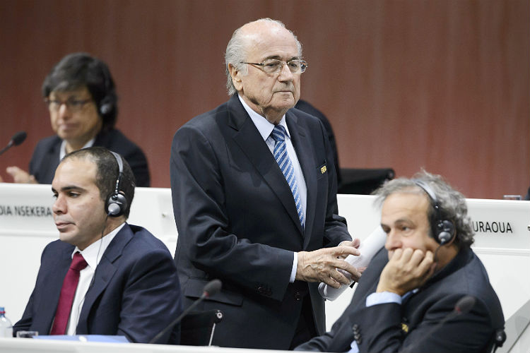 Cerimônia do pleito em que Blatter deverá ser reeleito foi interrompida por conta de ameaça de bomba