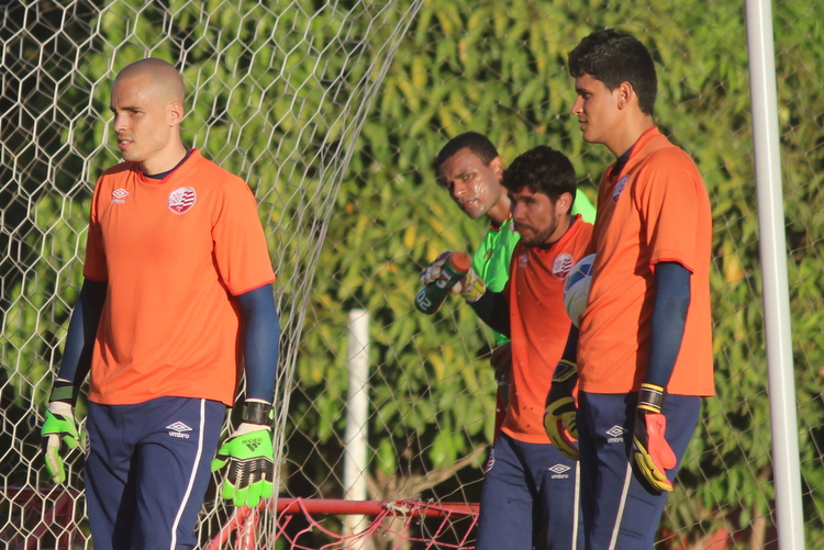 Jefferson (D) pode substituir Júlio César contra o Sampaio e sabe que pode ganhar a sombra de Rodolpho