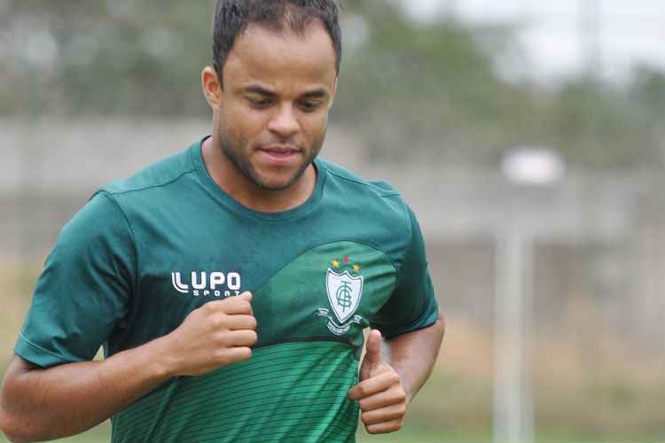 Poupado, Mancini está fora da lista de 20 relacionados para jogo do América nesta terça, no Horto