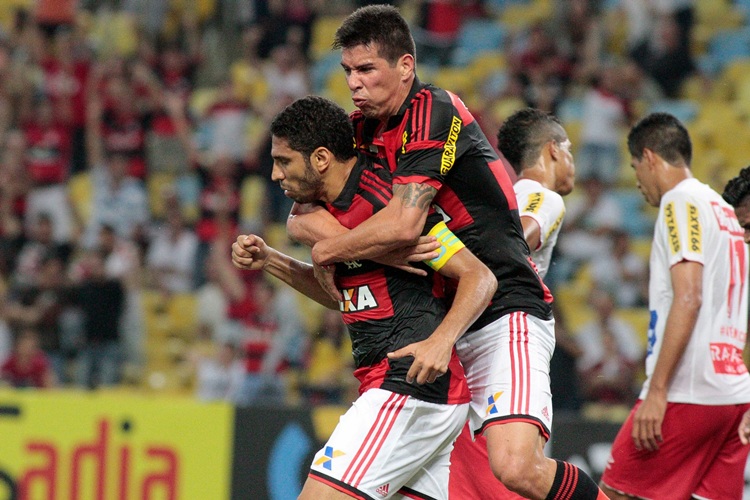Contra o Flamengo, Náutico sofreu um gol de bola parada, marcado pelo zagueiro Wallace