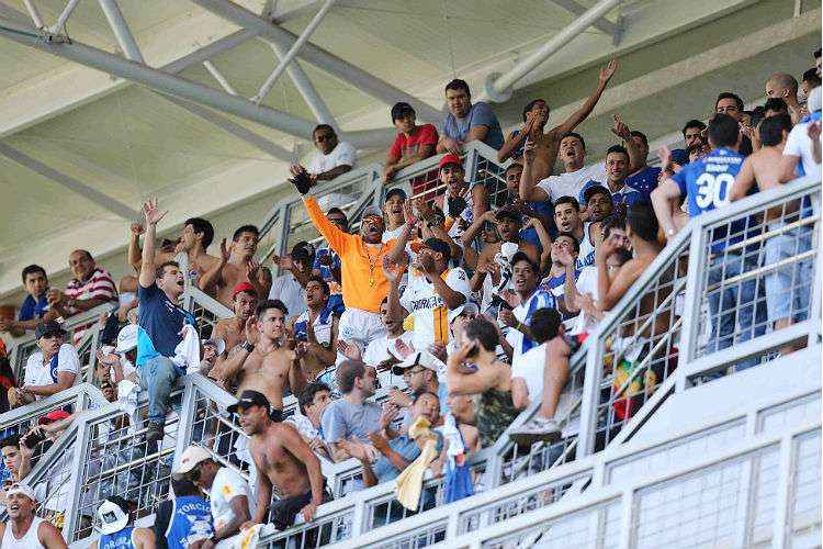 Torcida celeste voltará ao Independência após confusão com atleticanos no Brasileiro de 2013 