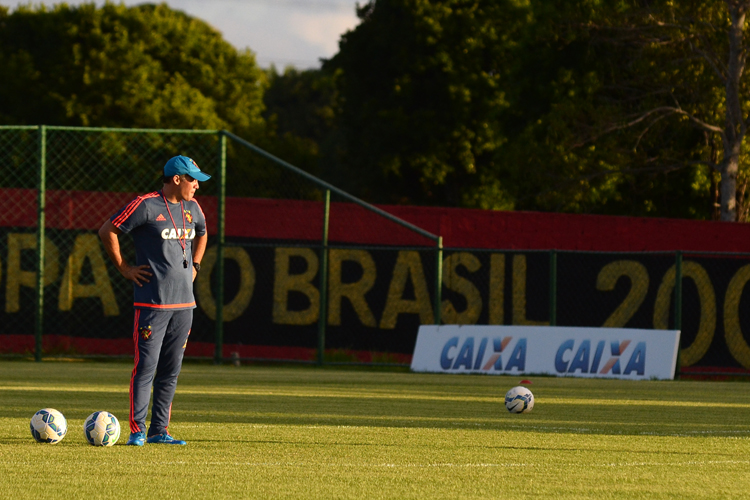 Após melhor largada do Sport na história dos pontos corridos, técnico tenta conter empolgação no grupo