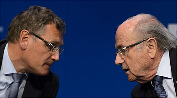 Valcke e Blatter teriam negociado propina