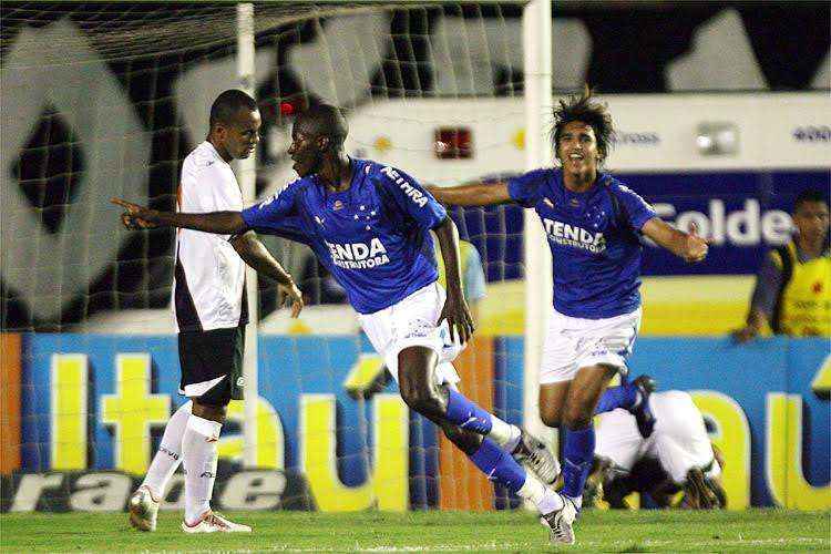 Série invicta do Cruzeiro em São Januário começou com vitória por 2 a 0 no Campeonato Brasileiro de 2007