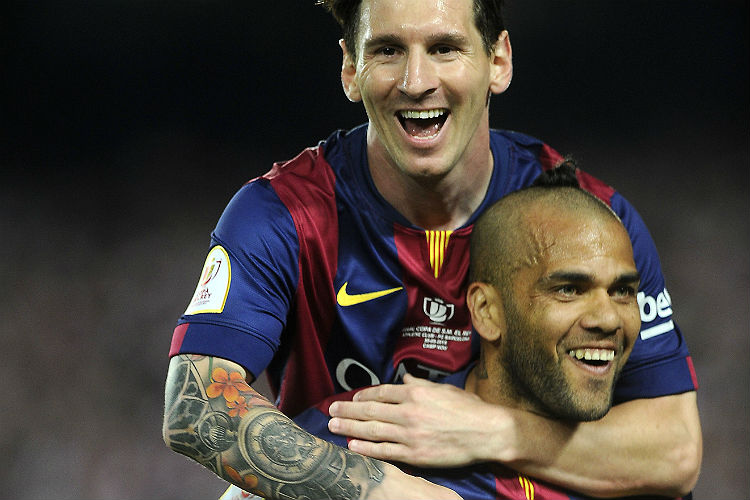 Multicampeão com a camisa do Barcelona, Daniel Alves estendeu vínculo e parceria com Lionel Messi