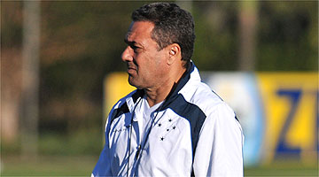Luxemburgo improvisou Marquinhos como meia