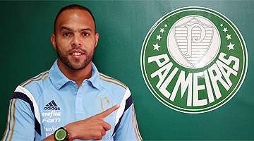 Palmeiras oficializou o atacante Alecsandro