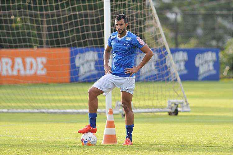 Na mira do Grêmio, atacante Henrique Dourado pode ter dias contados na Toca da Raposa II