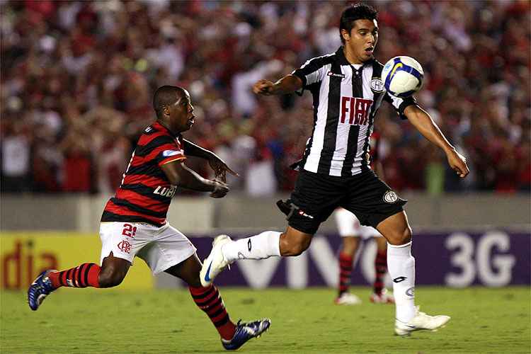 Castillo, que teve passagem apagada pelo clube, marcou na última vitória do Galo como visitante sobre o Fla