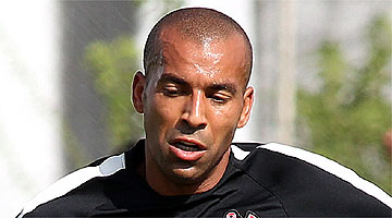 Sheik aguarda regularização para jogar