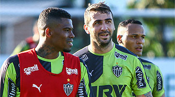 Pratto deve ter novo parceiro no ataque