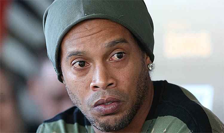 Ex-atleticano, Ronaldinho rescindiu seu contrato com o Querétaro, do México, e pode acertar com o Vasco